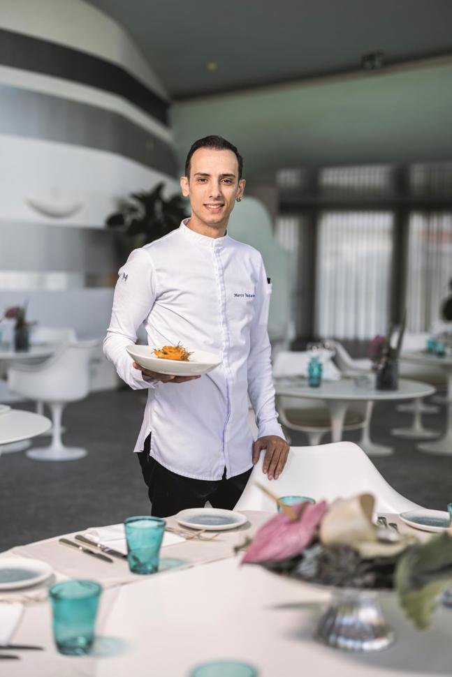 Im Restaurant Marina ist Marco Vastarellas rein pflanzliche Moving-Mountains-Kreation mit geröstetem Kürbis, Lauch und Pilzen optional in einer vegetarischen Variante erhältlich – mit Buttermilch.