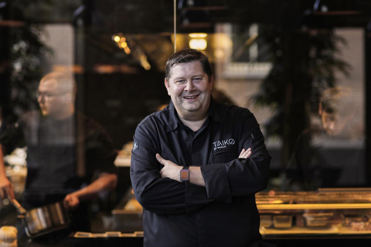 Schilo van Coevorden: Der Taiko-Küchenchef kombiniert asiatische und europäische Aromen viel mutiger als viele Kollegen – und lässiger auch. Schilo van Coevorden: Der Taiko-Küchenchef kombiniert asiatische und europäische Aromen viel mutiger als viele Kollegen – und lässiger auch.