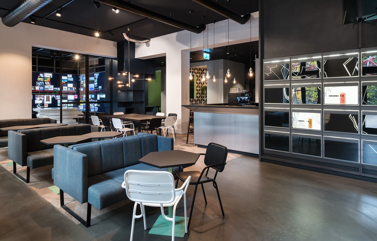 Gaststätte im Zukunftslabor: Die Data Kitchen gehört zum Data Space von SAP, wo sich die Start-up-Szene zum Arbeiten, Austauschen und Networking trifft.