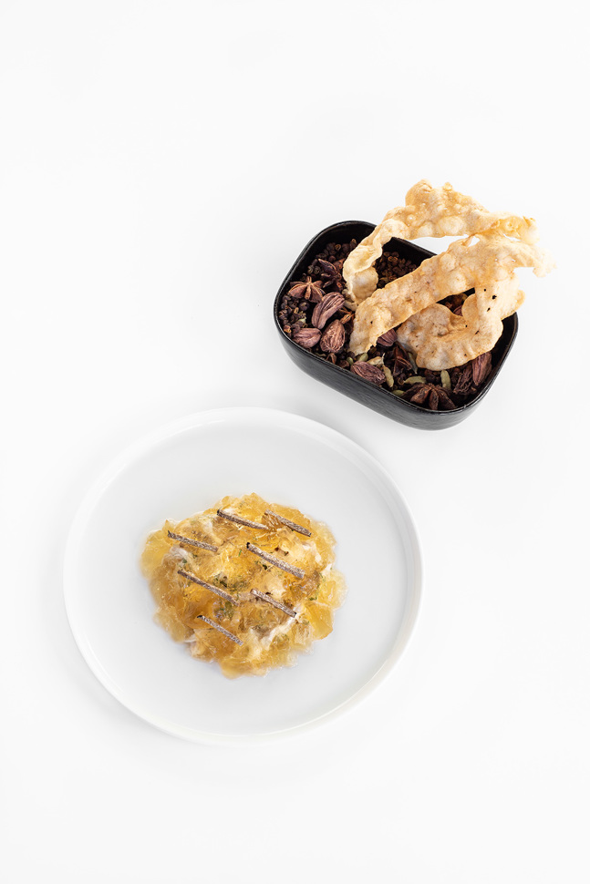 Hendlsulz mit Madeira und Kräutervinaigrette, gewürzter Hendlcracker Hendlsulz mit Madeira und Kräutervinaigrette, gewürzter Hendlcracker