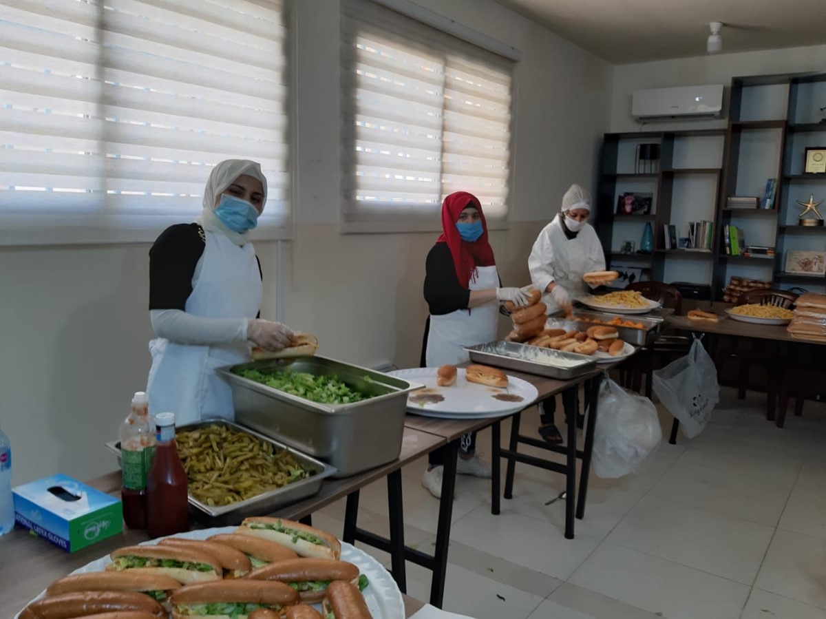 Gekocht wird im Soufra Catering, einem Betrieb, den die Frauen im Flüchtlingslager erfolgreich führen.
