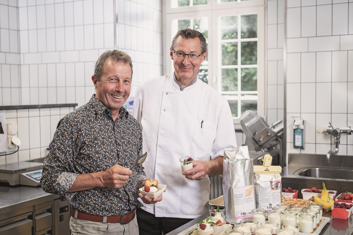 Roland Elmiger, Fachberater von Agrano, und Pflegimuri-Küchenchef Christoph Banz pflegen eine enge Zusammenarbeit.