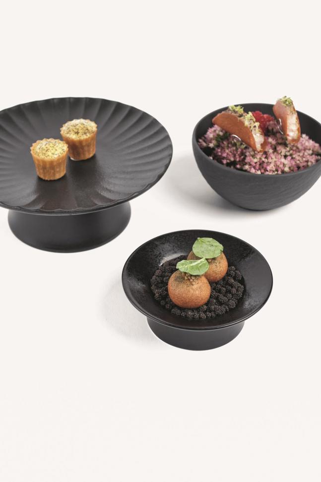 Tartelette mit Gartenbohnen und Liebstöckel, Süsskartoffel-Taco mit geräucherter Bieler Forelle, Mairüben, Praliné mit Spinat, fermentiertem Chili und eingelegter Senfsaat.