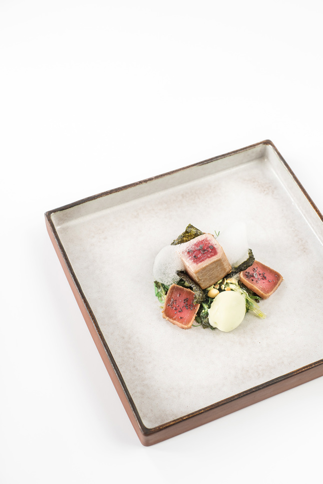 Thunfisch, Wakame, Yuzu und Wasabi Thunfisch, Wakame, Yuzu und Wasabi