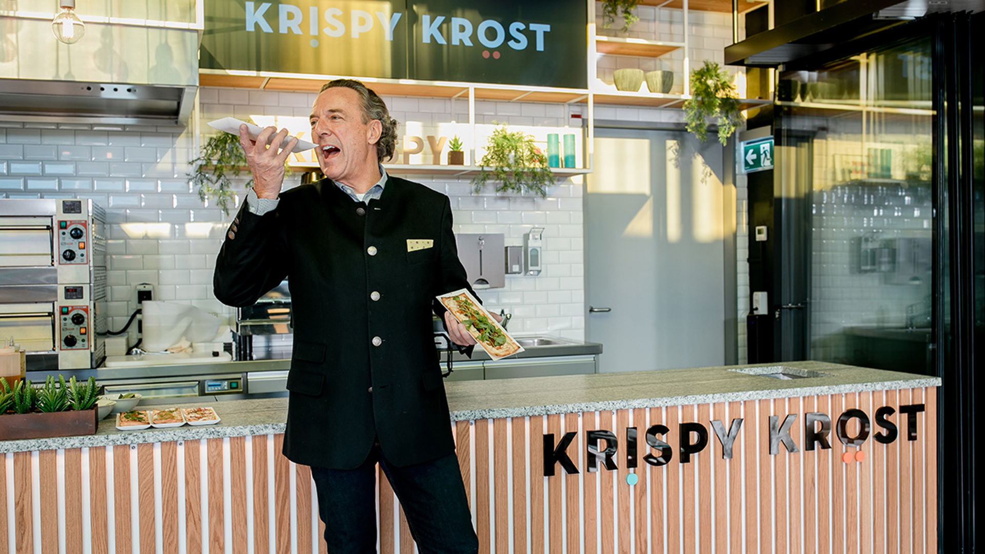 krispy_kroest_opening_7.jpg krispy_kroest_opening_7.jpg