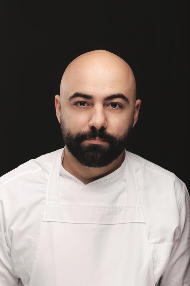 Stephen Schiavone: Im Hintergrund zu wirken und frischen Fisch zu verarbeiten, ist die Spezialität des Tartarun-Küchenchefs. Stephen Schiavone: Im Hintergrund zu wirken und frischen Fisch zu verarbeiten, ist die Spezialität des Tartarun-Küchenchefs.