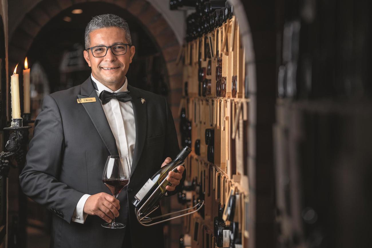 Herr über die Weinkarte mit über 1000 Positionen: Sommelier Teoman Mezda