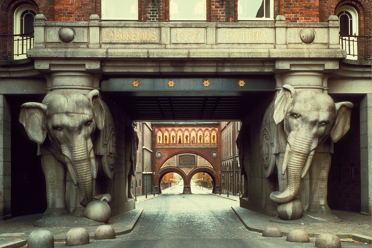 elephant-gate-3.jpg