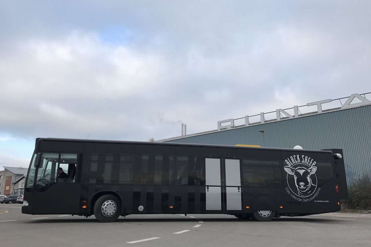 Food Truck der Superlative: Christian Kuchler steckte 250‘000 Franken in einen ehemaligen Frauenfelder Stadtbus – jetzt gibt’s eine professionelle Restaurantküche an Bord.