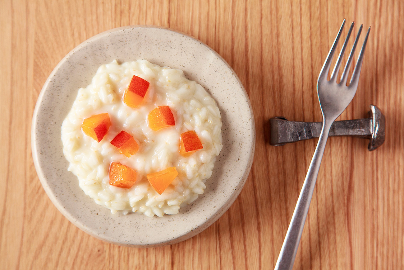 Risotto von Herstellern, die in Bra die Reisproduktion wieder aufnahmen, Schafskäse von Cascina Soffietti, dem verrückten Tierarzt aus der Alta Langa, und Aprikosen des Gemüselieferanten aus dem Roero