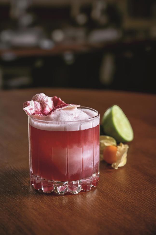 Der Cocktail Sol de Perú aus Maracuja und Tumbo schmeckt erfrischend und exotisch.