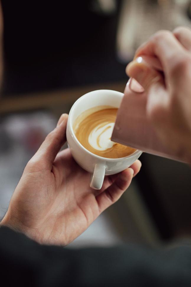 Latte Art kann in einem stündigen Kurs gelernt werden.