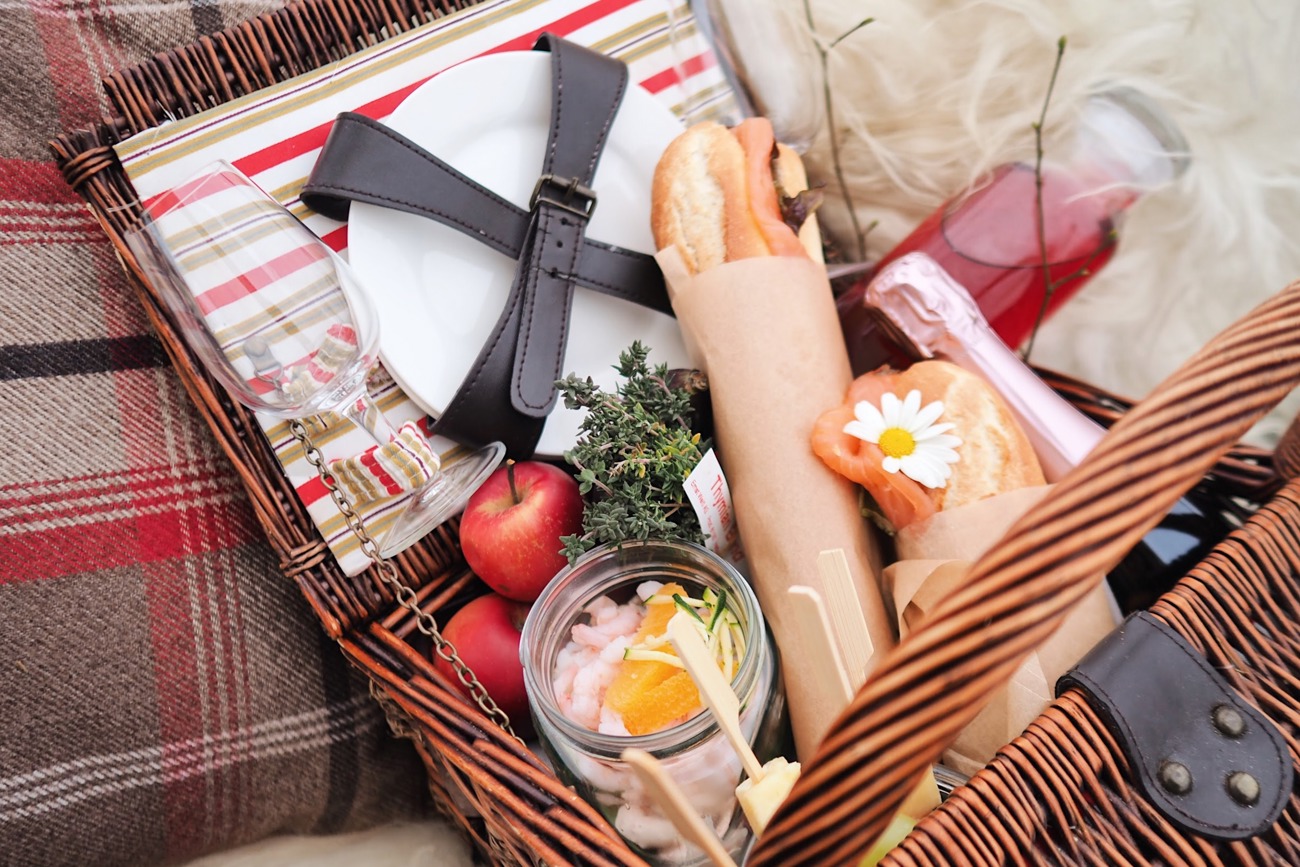 Das Hotel Opera in Zürich bietet Verliebten einen Picknickkorb zum Mitnehmen oder Geniessen auf der mit Wolldecken und Heizpilzen ausgestatteten Dachterrasse an.