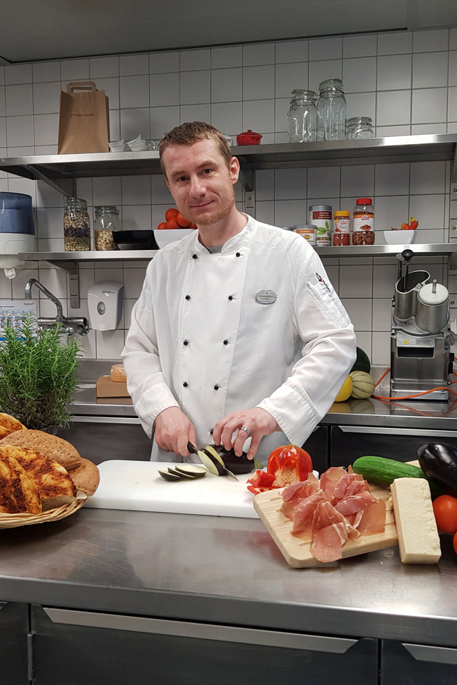 Tino Gotzian setzt in der Mensa der Pädagogischen Hochschule Zürich auf Panini.