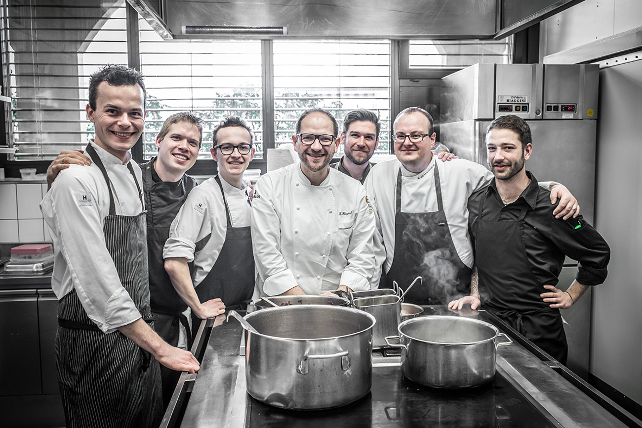 Von links: Simon Unterholzner (Chefpatissier), Fabio Toffolon (Souschef), Moritz Katz, Rolf Fliegauf, Phillip Schnabel, Matthias Koppenwallner (Souschef), Reto Brändli