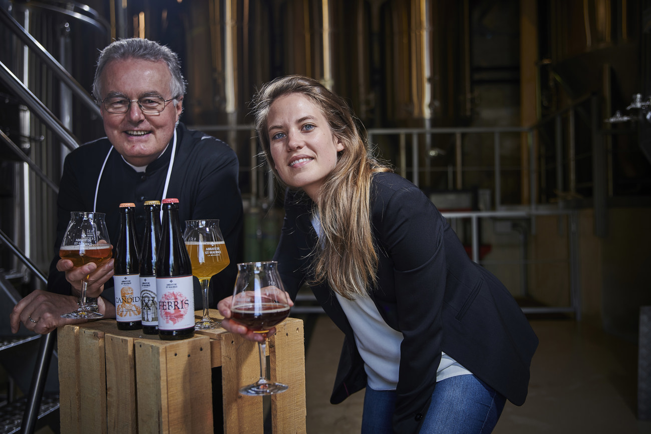 Machen gemeinsame Sache: Ordensbruder Olivier Roduit und Betriebsökonomin Céline Darbellay.