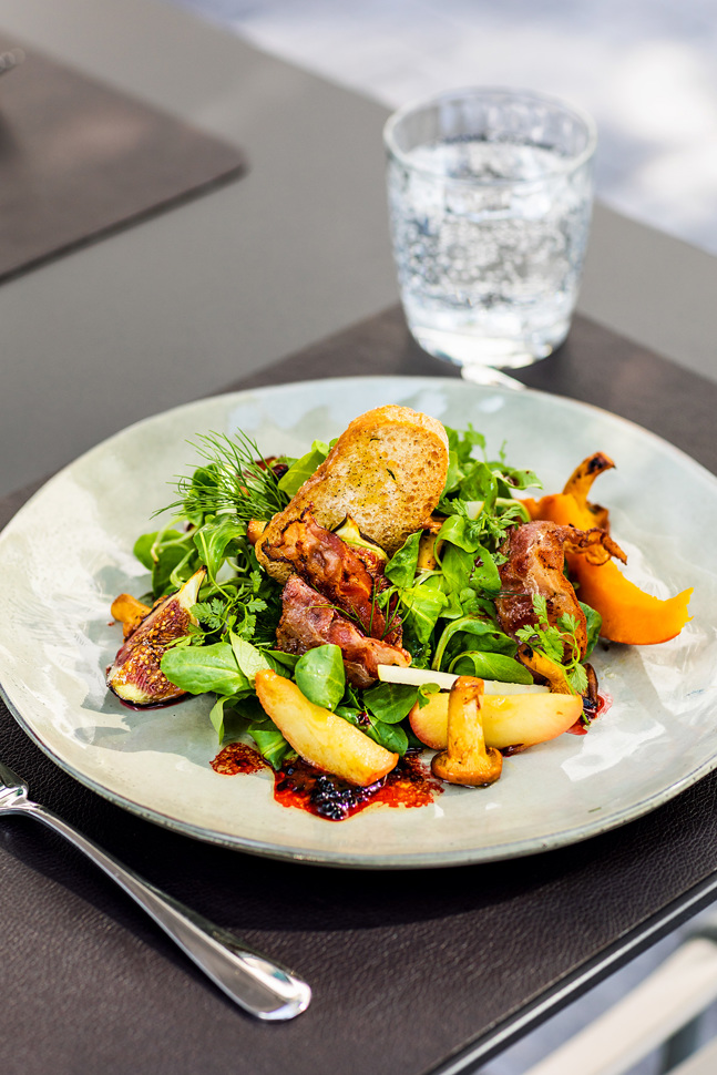 Feldsalat einmal anders mit Eierschwämmli, Feigen und Kürbis